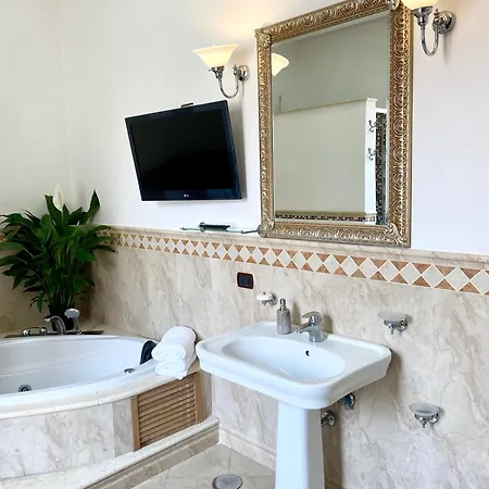 Matrimoniale Con Idromassaggio נאפולי